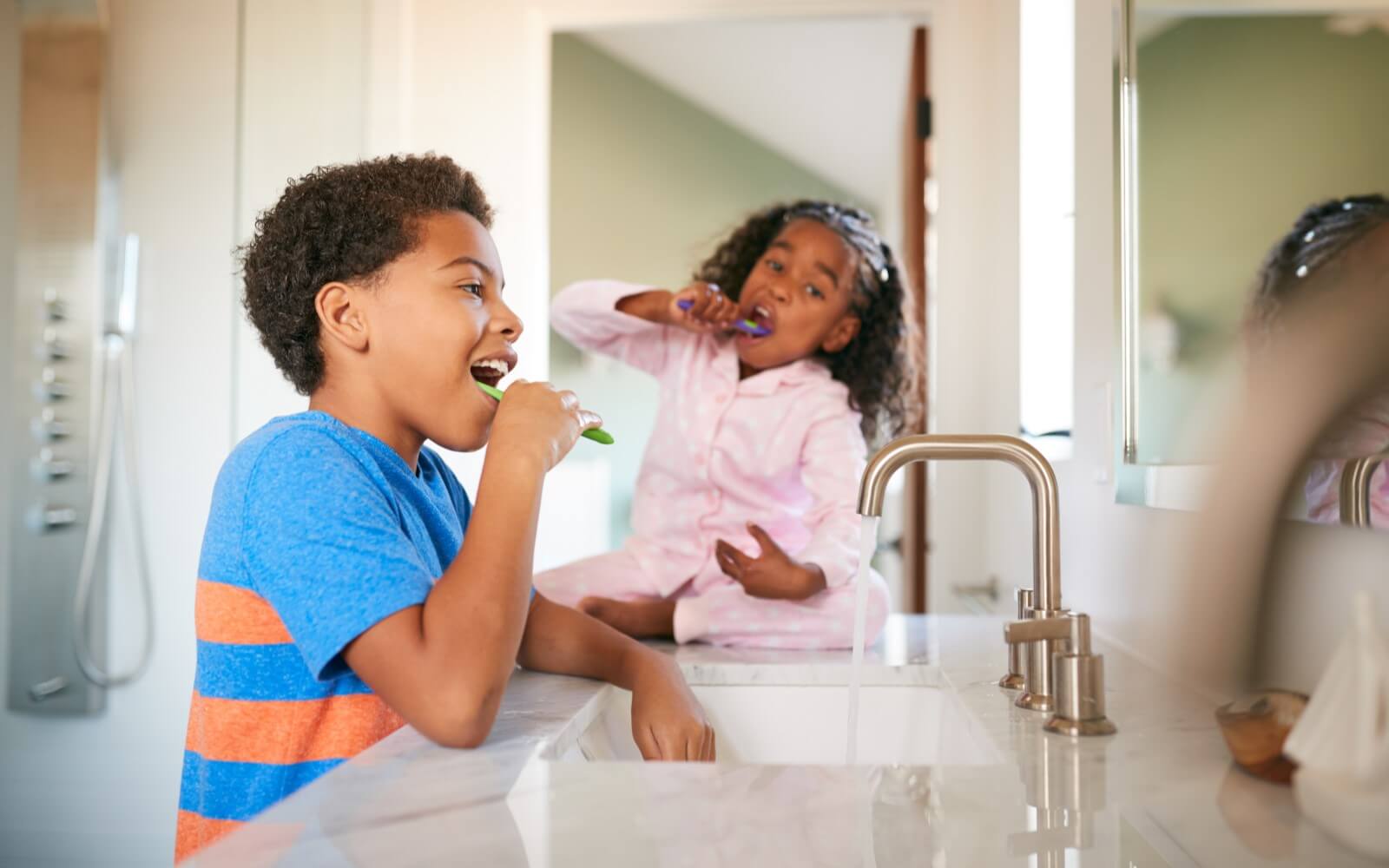 two kids brushing teeth
